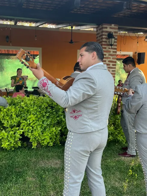 Mariachi San Sabás en la Higuera